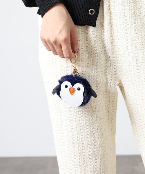 Crossi チャーム ふわふわペンギンモチーフラビットファーチャーム