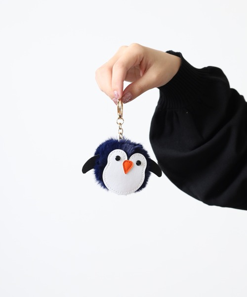 Crossi チャーム ふわふわペンギンモチーフラビットファーチャーム