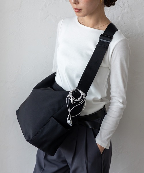 flexwitme ショルダーバッグ　fwm fuckmylife yoko VitaFelice（ヴィータフェリーチェ） ショルダーバッグ バッグ 軽量撥