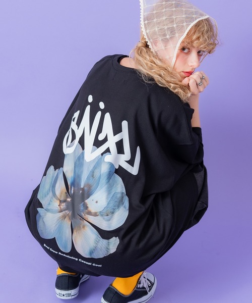 tシャツ a.p.o.v. バックフラワー転写＆タギングロゴビッグプリント