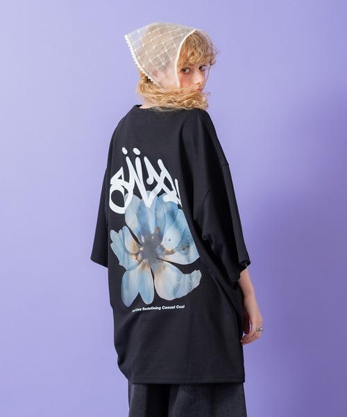 tシャツ a.p.o.v. バックフラワー転写＆タギングロゴビッグプリント