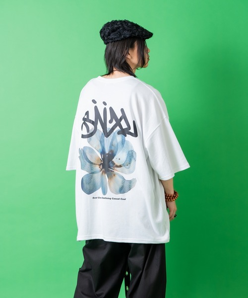 tシャツ a.p.o.v. バックフラワー転写＆タギングロゴビッグプリント