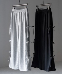 スウェットパンツです。ウエストに黒のリボンが付いています。 000000015051-01-m.jpg?t=