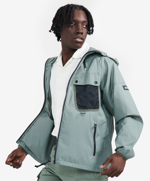 AIGLE（エーグル） ナイロンジャケット 超軽量 撥水 メッシュポケット