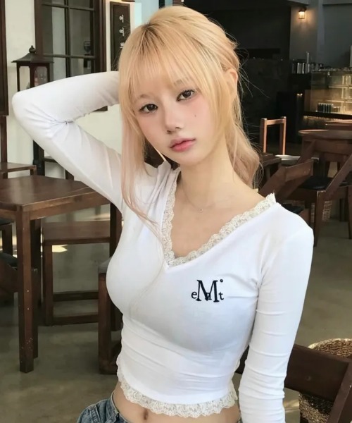 Mucent ムセント レース付き Vネック Tシャツ ホワイト 韓国 MUCENT（ムセント） tシャツ MUCENTブランド直輸入正規品/SUNNIOR LACE