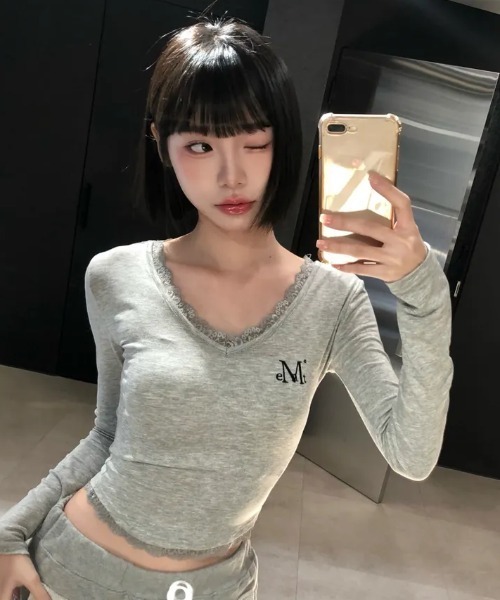 Mucent ムセント レース付き Vネック長袖Tシャツ ホワイト 韓国 A'GEM/9 × .kom 『MUCENT/ムセント』 SUNNIOR LACE V-NECK LONG SLEEVE