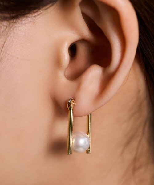 【未使用】トゥモローランド　ピアス　パール　ゴールド TOMORROWLAND（トゥモローランド） ピアス 「別注」januka パール