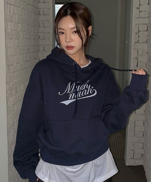 パーカー A'GEM/9 × .kom 「muah muah/ムーアムーア」 MUAH AUTHENTIC REGULAR FIT HOODIE/オー
