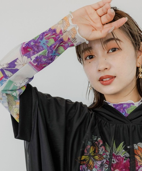 レオナール　良品✨️カラフルフルーツ花柄Tシャツ L レオナール 良品✨️カラフルフルーツ花柄Tシャツ L - メルカリ