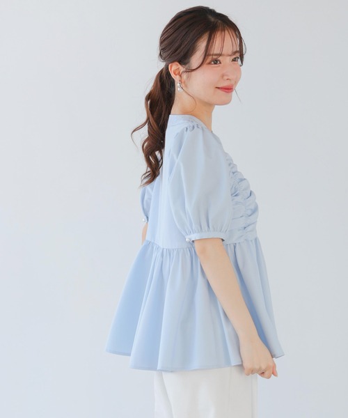 最終値下！新品 fitmore ギャザーパフスリーブペプラムブラウス　ホワイト Fit more ブラウス シャツ ギャザーパフスリーブペプラム