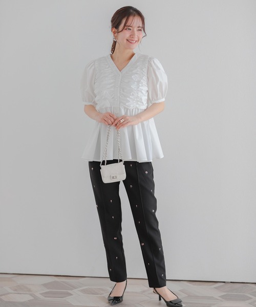 最終値下！新品 fitmore ギャザーパフスリーブペプラムブラウス　ホワイト Fit more ブラウス シャツ ギャザーパフスリーブペプラム