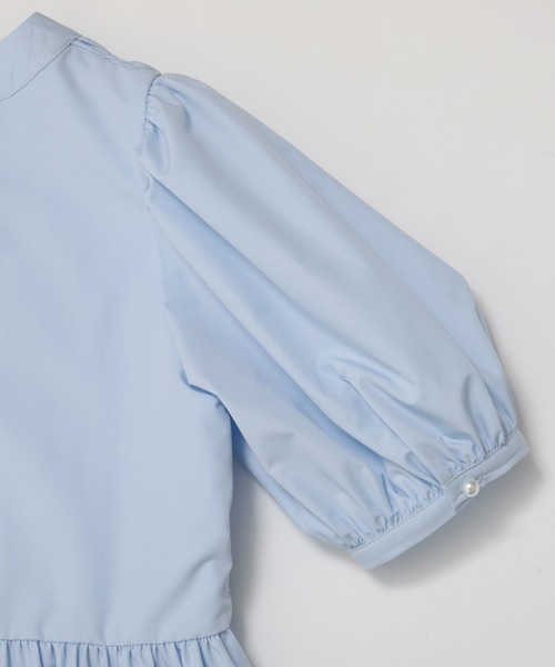 最終値下！新品 fitmore ギャザーパフスリーブペプラムブラウス　ホワイト Fit more ブラウス シャツ ギャザーパフスリーブペプラム