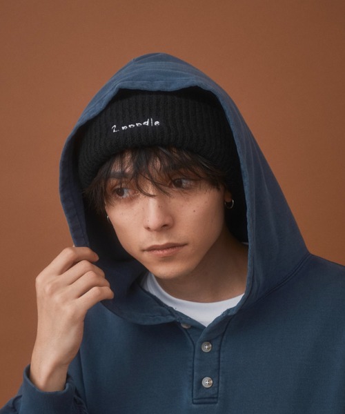 ドナ・ウィルソン の「Big Stitch」ニットキャップ ドナ・ウィルソン の「Big Stitch」ニットキャップ