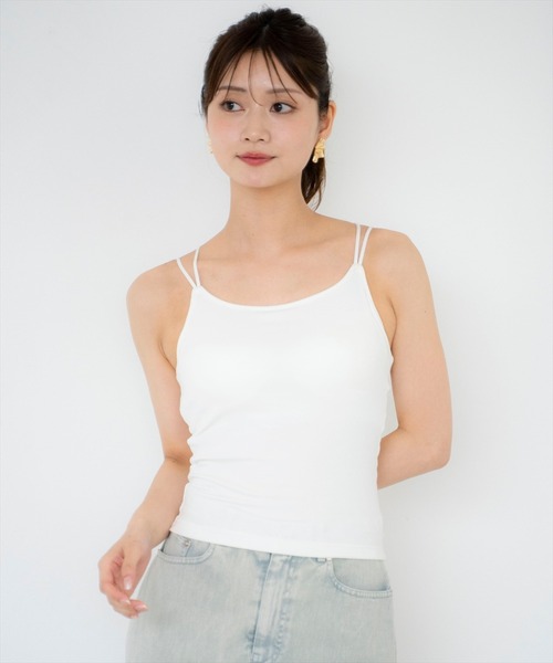 ホワイトキャミソール バックル付き AND COUTURE（アンドクチュール） カップ付き キャミソール バック