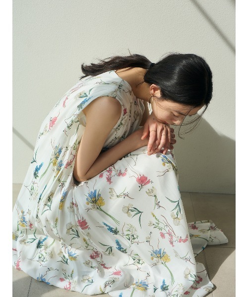 ワンピース フローラルモチーフプリントワンピースの画像