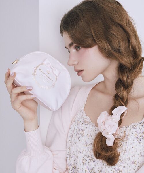 Maison de FLEUR（メゾンドフルール） ポーチ サテンリボンラウンド
