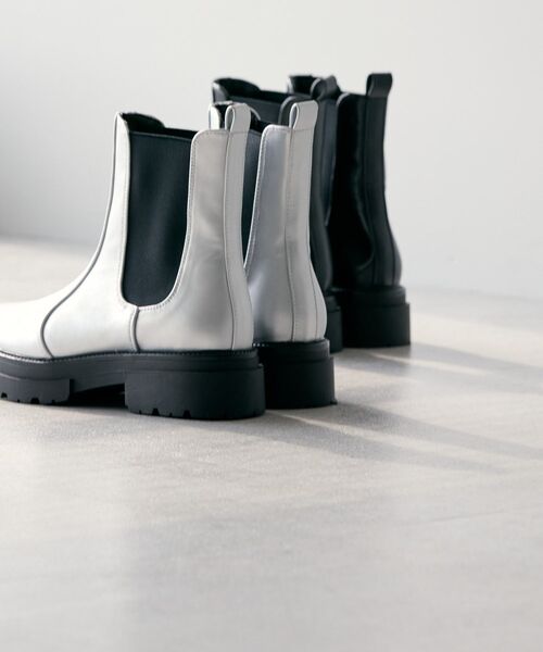 Ameri VINTAGE アメリ　ショートブーツ ホワイト S セール】SYNTHETIC LEATHER PLATFORM BOOTS（ブーツ）｜Ameri（アメリ