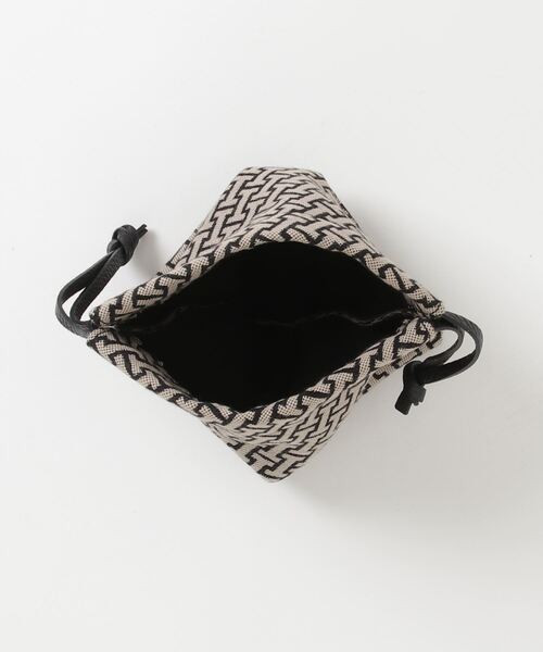 IACUCCI イアクッチ　ポーチ　ベージュとブラック IACUCCI 「IACUCCI」 ポーチ - ベージュ レディース : ZOZOTOWN