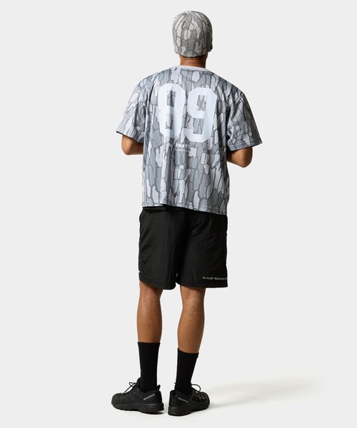 HUF セットアップ : ロゴ半袖Tシャツ & スウェットショーツ HUF tシャツ eightynine MESH FOOTBALL CREW / フットボール
