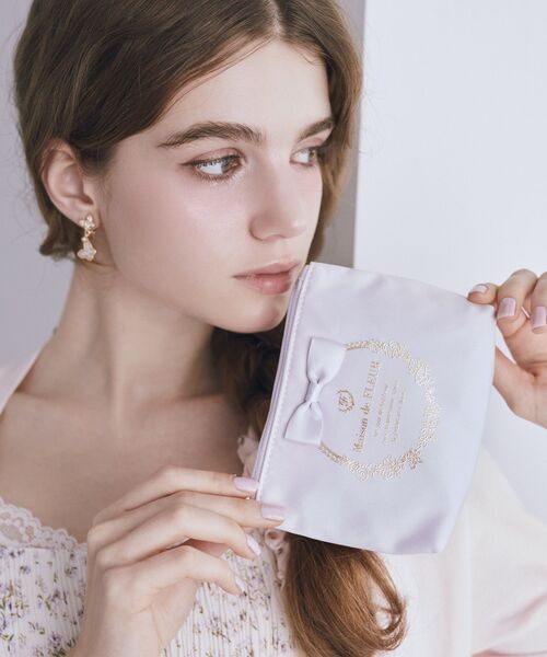Maison de FLEUR（メゾンドフルール） ポーチ サテンリボンティッシュ