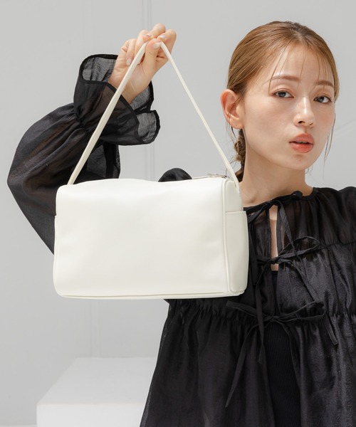 レザーショルダーバッグ ホワイト ラベンダーM23937~~！ レザー2WAYショルダーバッグ （ショルダーバッグ）｜russet / ラシット