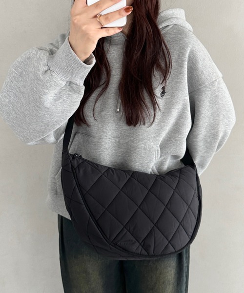 ブラック ショルダーバッグ キルティング ショルダーバッグ バッグ キルティングハーフムーンショルダーバッグ