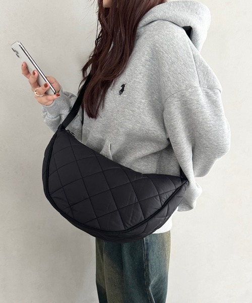 美品✨バリー ワンショルダーバッグ ハーフムーン キルティング レザー ブラック ショルダーバッグ バッグ キルティングハーフムーンショルダーバッグ