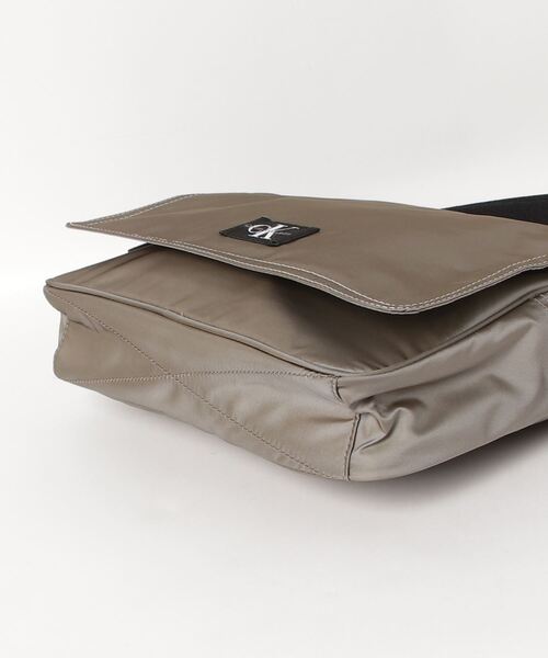 Calvin Klein（カルバン・クライン） メッセンジャーバッグ FREE