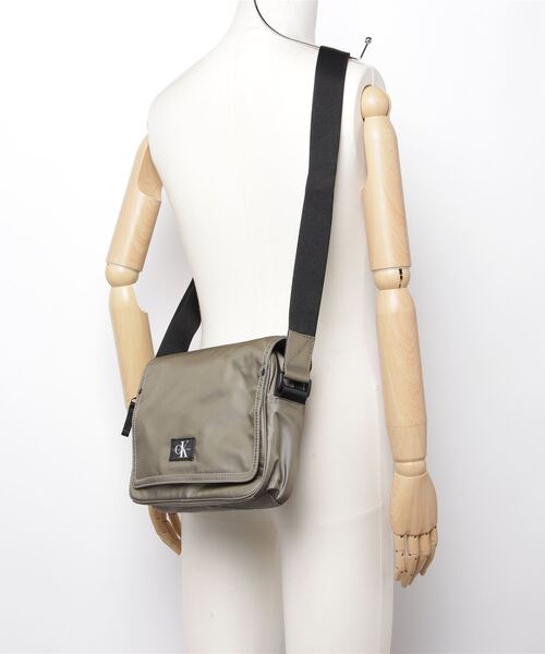 Calvin Klein（カルバン・クライン） メッセンジャーバッグ FREE