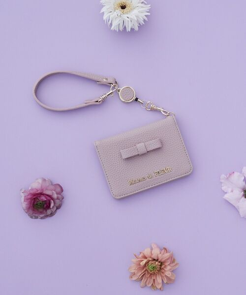 Maison de FLEUR（メゾンドフルール） パスケース 二つ折りリールパス