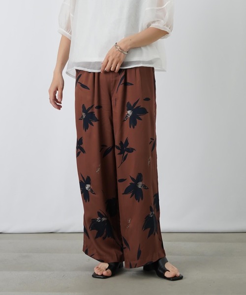ワイドパンツ パンツ LC/LLL ビスコースサテンプリントイージーパンツ「セットアップ可」 レディースの画像