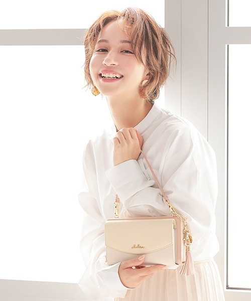 Clelia（クレリア） 財布 タッセルチャーム付きお財布ポシェット