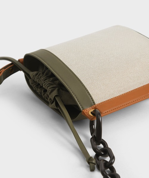 mページ CHARLES & KEITH ショルダーバッグ ポーチ付き CHARLES ＆ KEITH ショルダーバッグ バッグ チェーンハンドル