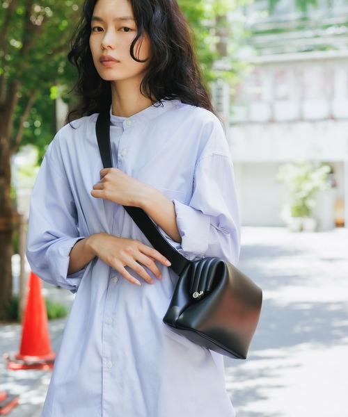 OSOI ブラックレザーショルダーバッグ OSOI」 ショルダーバッグ ONE SIZE ブラック レディース : ZOZOTOWN