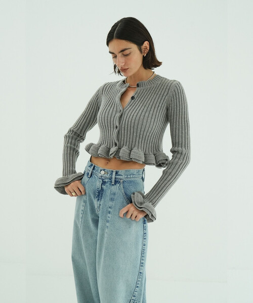 カーディガン 2WAY RUFFLE KNIT TOP Ameri（アメリ）の「2WAY RUFFLE KNIT TOP（ニット/セーター）」 - WEAR