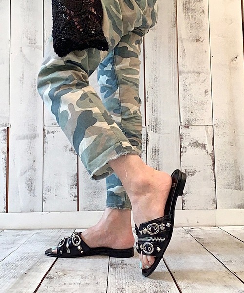 【 】新作Kendellフラットサンダル Jeffrey Campbell サンダル スタッズフラットサンダル