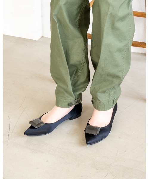 パンプス ポインテッドトゥ ビッグビジュー フラットパンプス