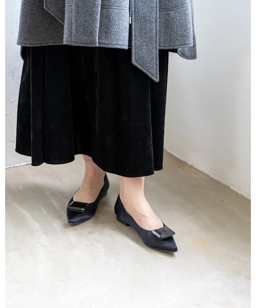 パンプス ポインテッドトゥ ビッグビジュー フラットパンプス