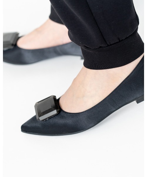 パンプス ポインテッドトゥ ビッグビジュー フラットパンプス