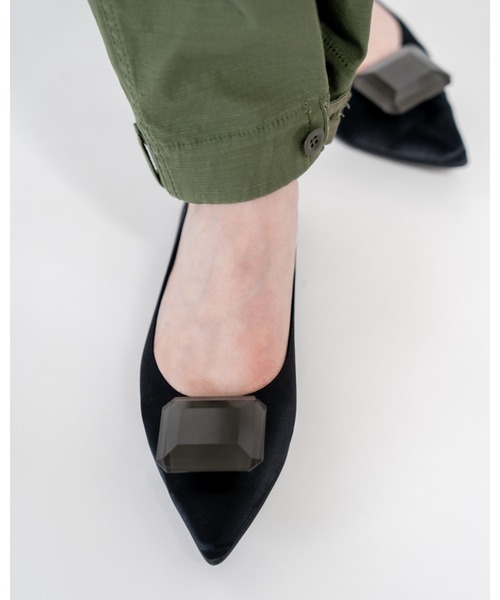 パンプス ポインテッドトゥ ビッグビジュー フラットパンプス