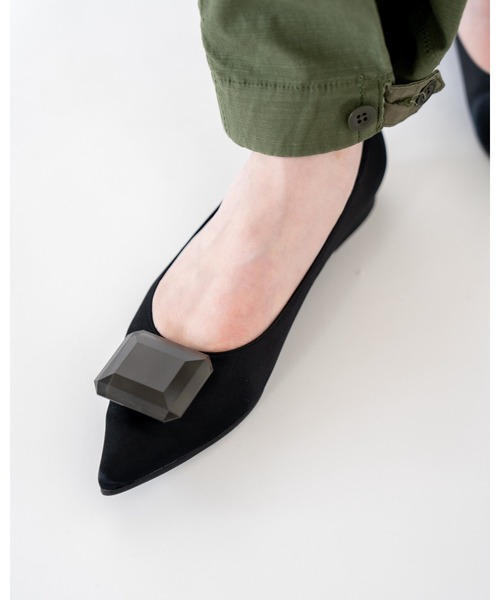 パンプス ポインテッドトゥ ビッグビジュー フラットパンプス