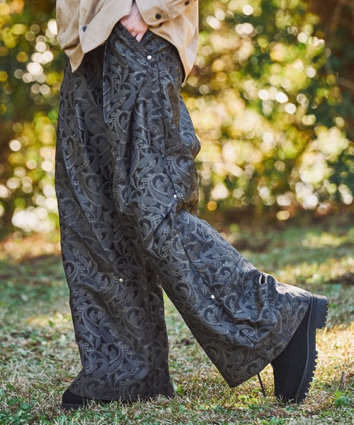 Casper John（キャスパージョン） パンツ Paisley tuck pants