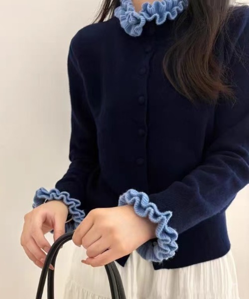 新品未使用 黒のニット フリルのカーディガン Lis ardent カーディガン フリル襟カーディガン／ふわニット／大人