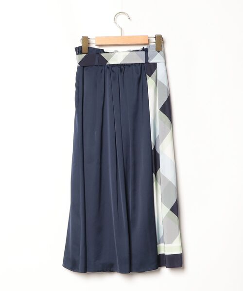 BLUE LABEL CRESTBRIDGE（ブルーレーベルクレストブリッジ） フレア