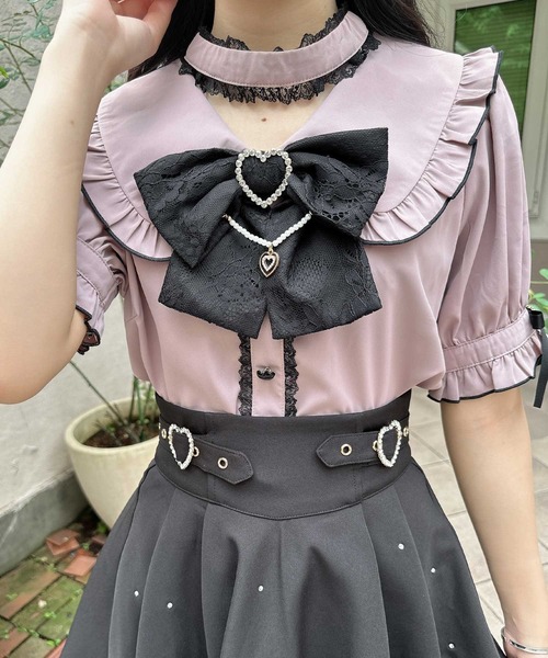 ROJITA ブラウス シャツ パールチェーンリボンブローチ付