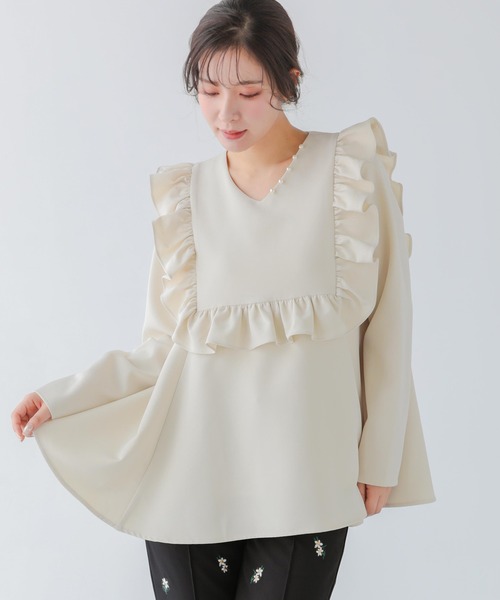 Fit more（フィットモア） ブラウス シャツ スクエアフリルVネック