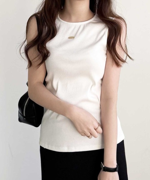 新品♡シンプル　ロゴタンクトップ　ホワイト GeeRA（ジーラ） タンクトップ ノースリーブ ロゴプレートデザインリブ