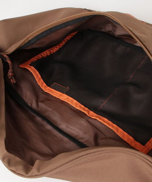 「ONE DAY KMC 」 「UNIVERSAL OVERALL」ショルダーバッグ ONESIZE ベージュ メンズ_画像4