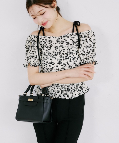 チャコット　オフショルダー花柄トップス tocco closet（トッコ クローゼット） ブラウス シャツ 「ZOZO限定」肩
