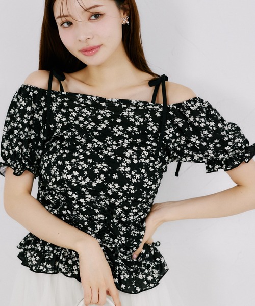 チャコット　オフショルダー花柄トップス tocco closet（トッコ クローゼット） ブラウス シャツ 「ZOZO限定」肩